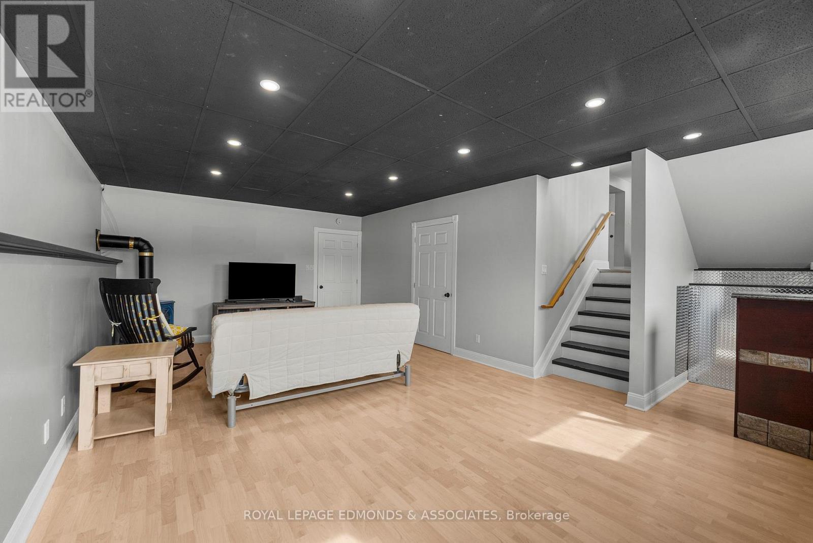 31 Silke Drive, Petawawa, Ontario  K8H 2L3 - Photo 27 - X12955790