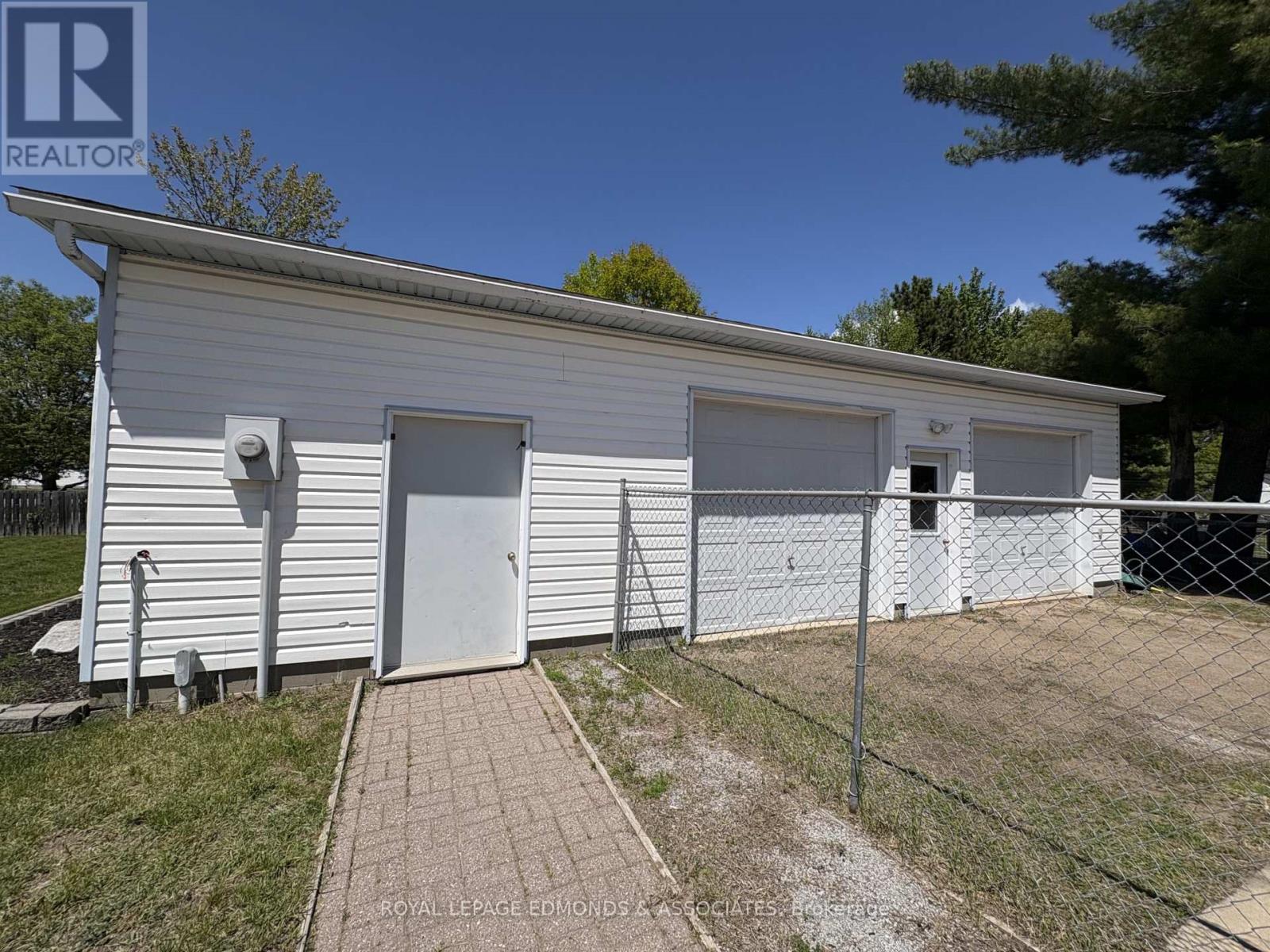 31 Silke Drive, Petawawa, Ontario  K8H 2L3 - Photo 36 - X12955790