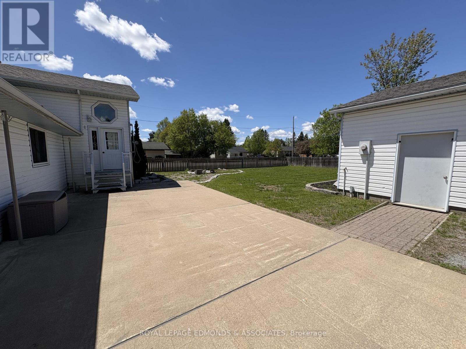 31 Silke Drive, Petawawa, Ontario  K8H 2L3 - Photo 37 - X12955790