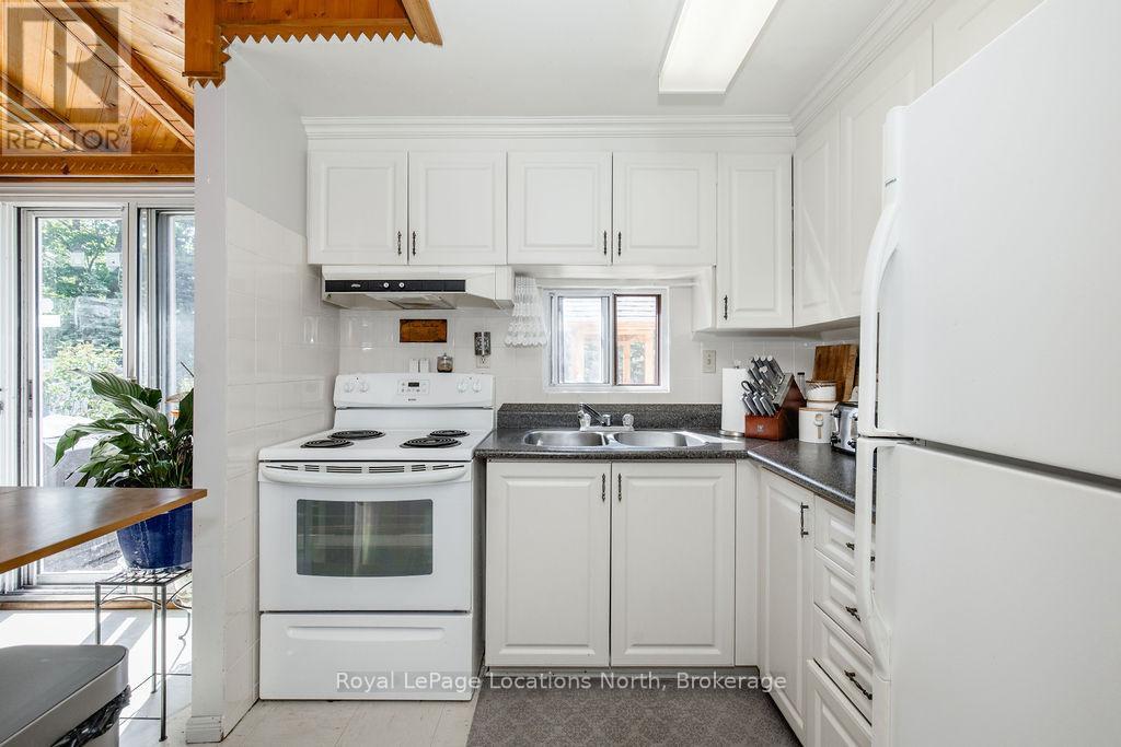 77 Laidlaw Street, Wasaga Beach, Ontario  L9Z 2L2 - Photo 11 - S13635664