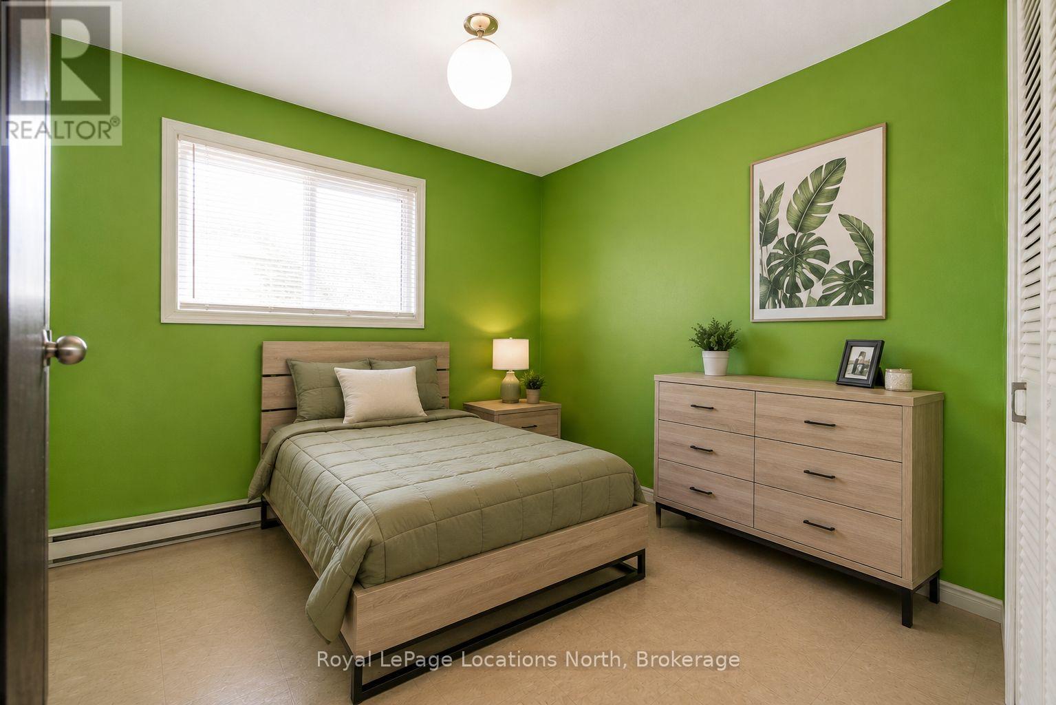 77 Laidlaw Street, Wasaga Beach, Ontario  L9Z 2L2 - Photo 15 - S13635664