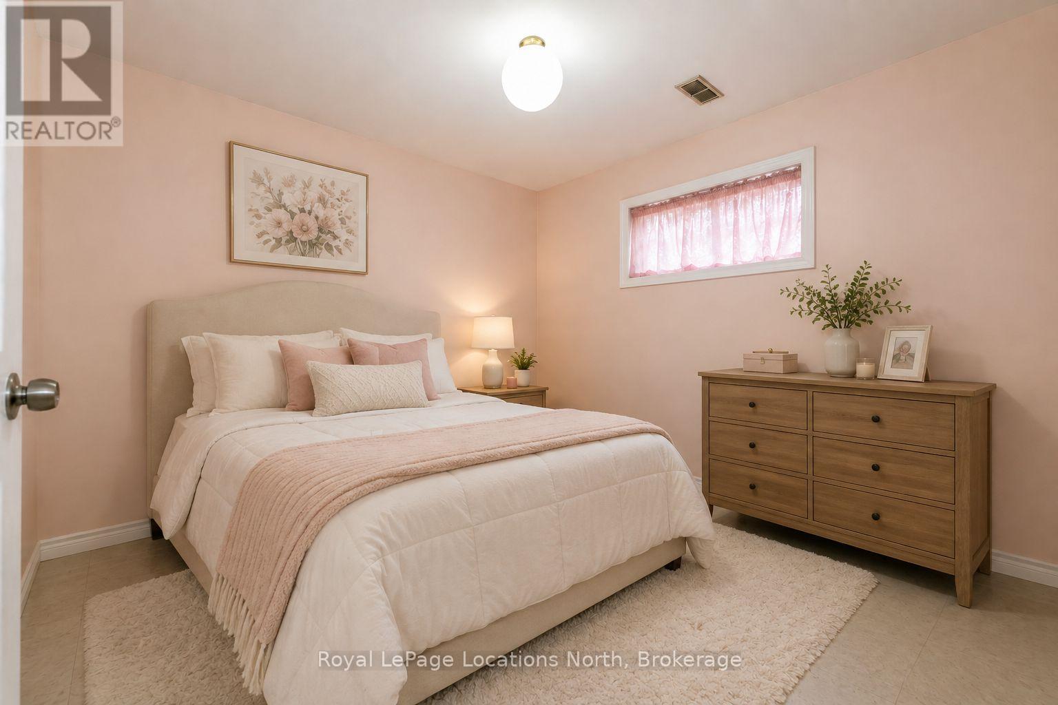 77 Laidlaw Street, Wasaga Beach, Ontario  L9Z 2L2 - Photo 17 - S13635664