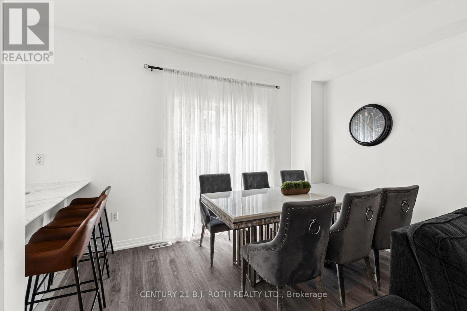 24 Brown Bear Street, Barrie, Ontario  L9J 0H8 - Photo 7 - S13635724