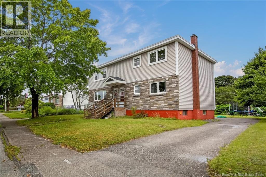 366-368 Beaconsfield Crescent, Saint John, New Brunswick  E2M 2H8 - Photo 3 - NB145292