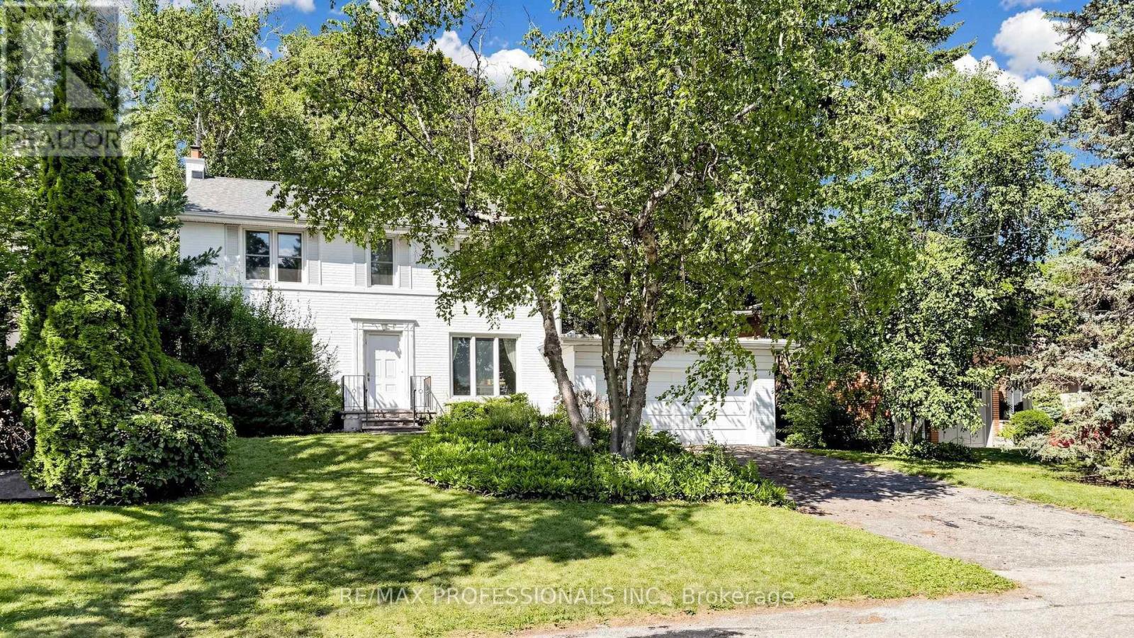 8 SOUTHWAY ROAD, Toronto, Ontario