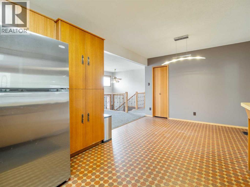 1114 Great Lakes Road S, Lethbridge, Alberta  T1K 3N6 - Photo 12 - A2333712