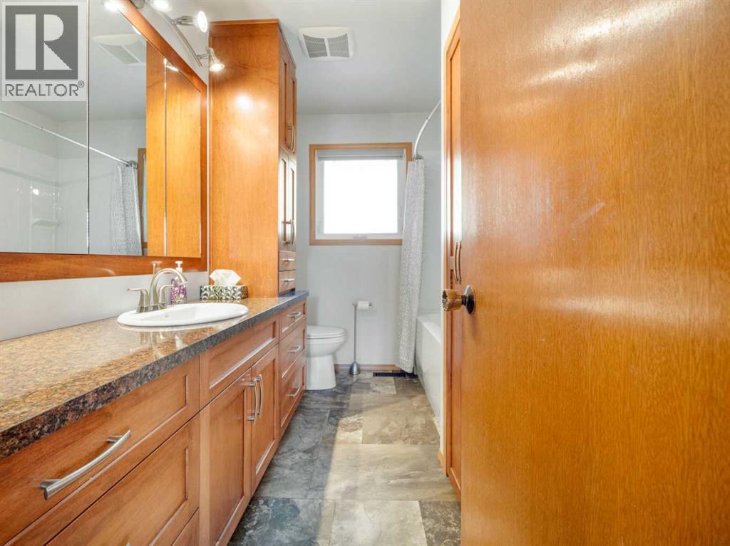 1114 Great Lakes Road S, Lethbridge, Alberta  T1K 3N6 - Photo 14 - A2333712