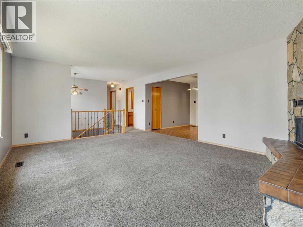 1114 Great Lakes Road S, Lethbridge, Alberta  T1K 3N6 - Photo 5 - A2333712