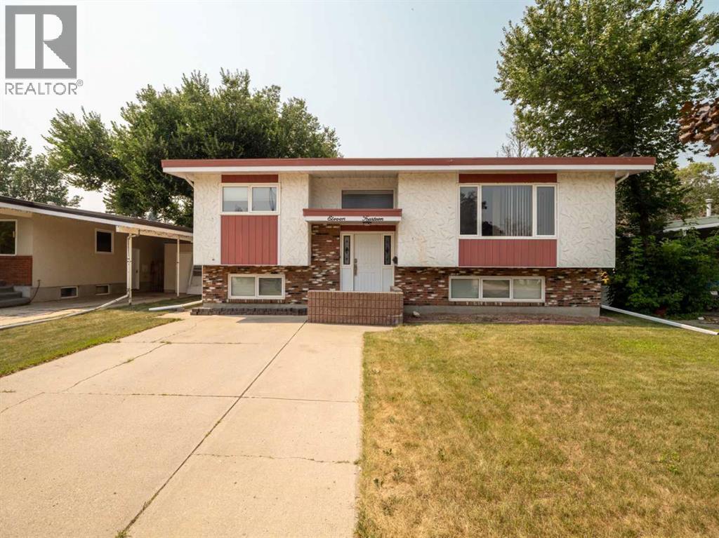 1114 Great Lakes Road S, Lethbridge, Alberta