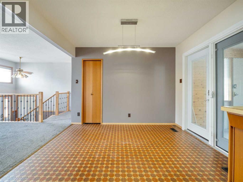 1114 Great Lakes Road S, Lethbridge, Alberta  T1K 3N6 - Photo 13 - A2333712