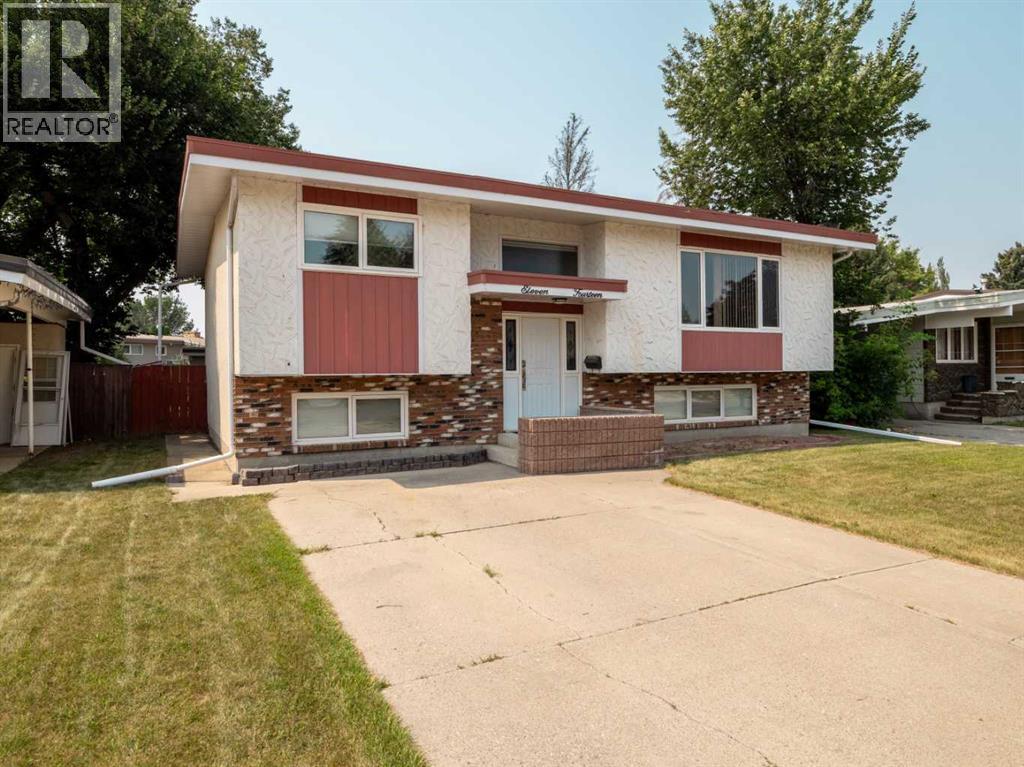 1114 Great Lakes Road S, Lethbridge, Alberta  T1K 3N6 - Photo 2 - A2333712