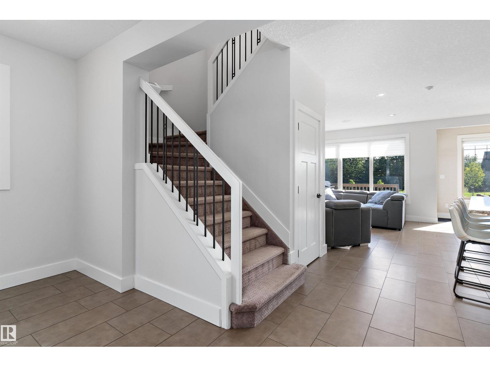 5811 Mullen Pl NW, Edmonton, Alberta  T6R 0T9 - Photo 4 - E4502020