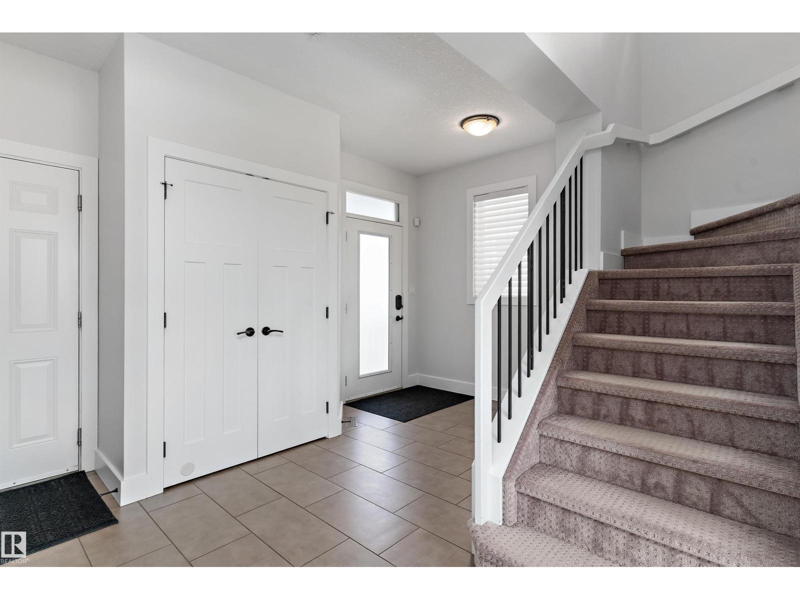 5811 Mullen Pl NW, Edmonton, Alberta  T6R 0T9 - Photo 3 - E4502020