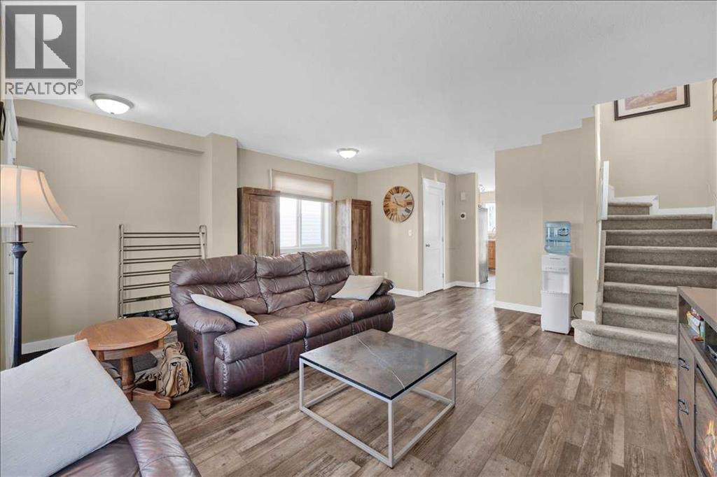 118 Meadowpark Drive, Carstairs, Alberta  T0M 0N0 - Photo 7 - A2325309