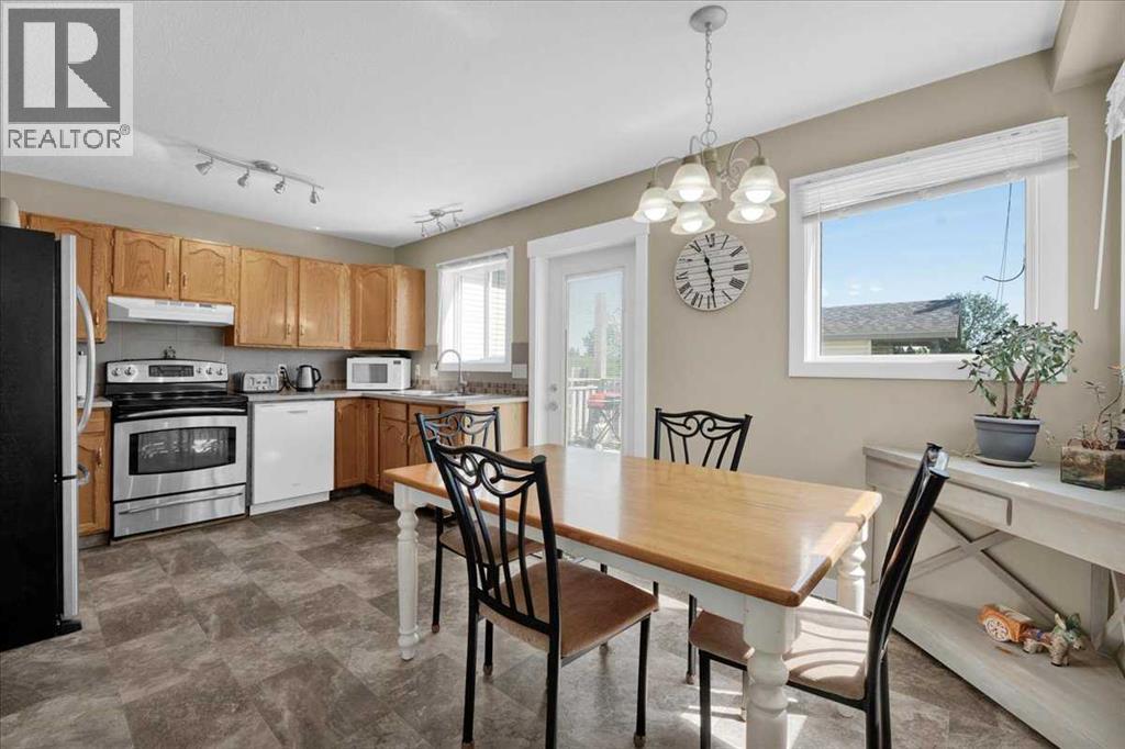 118 Meadowpark Drive, Carstairs, Alberta  T0M 0N0 - Photo 14 - A2325309