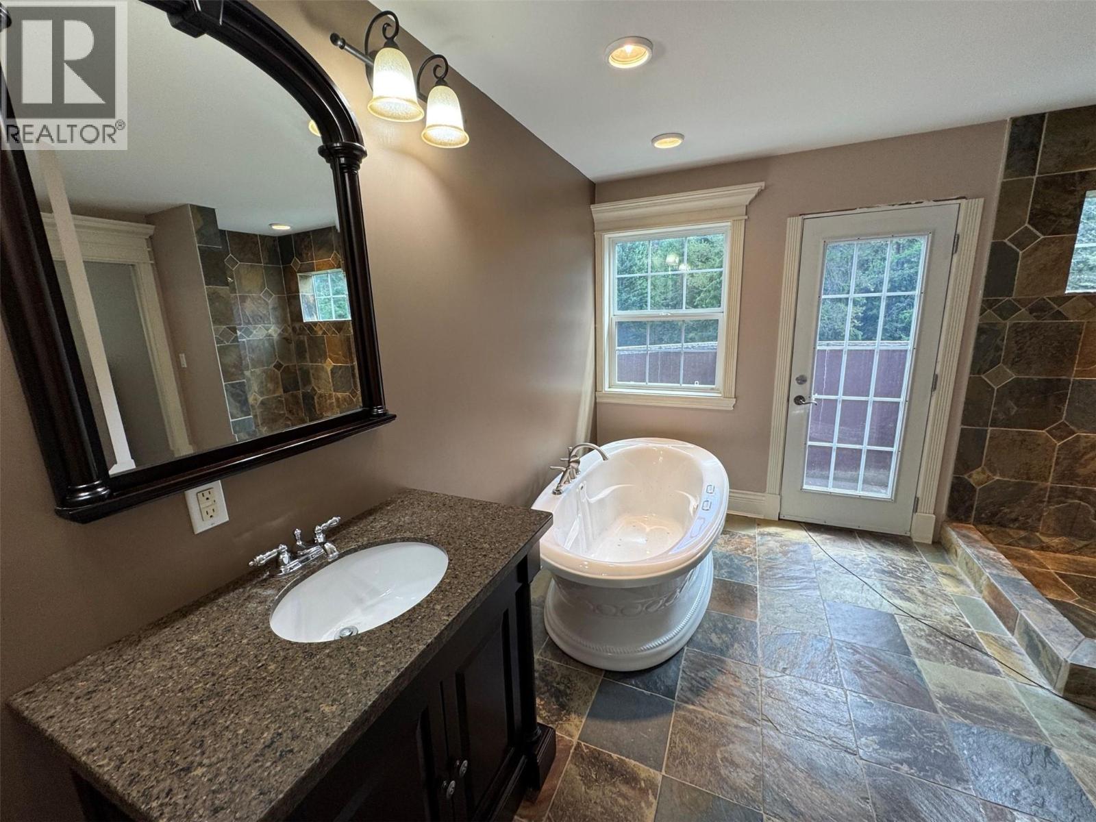 6016 Athelston-Hartford Road, Grand Forks, British Columbia  V0H 1H5 - Photo 16 - 10396473