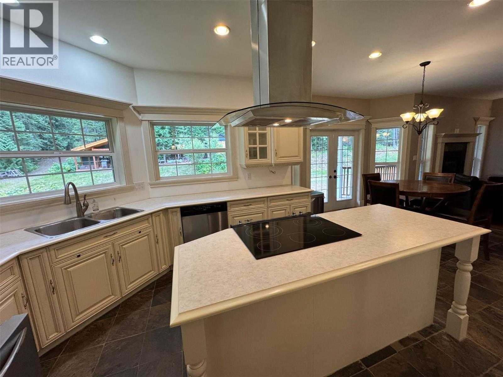 6016 Athelston-Hartford Road, Grand Forks, British Columbia  V0H 1H5 - Photo 7 - 10396473