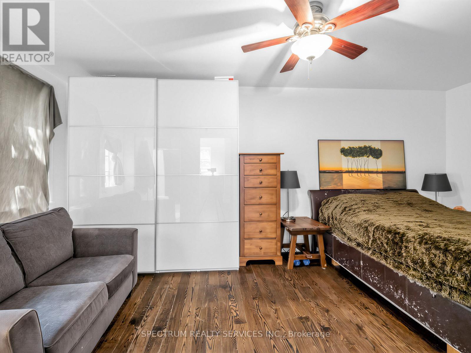 29 Raglan Avenue, Toronto, Ontario  M6C 2K7 - Photo 13 - C13489834