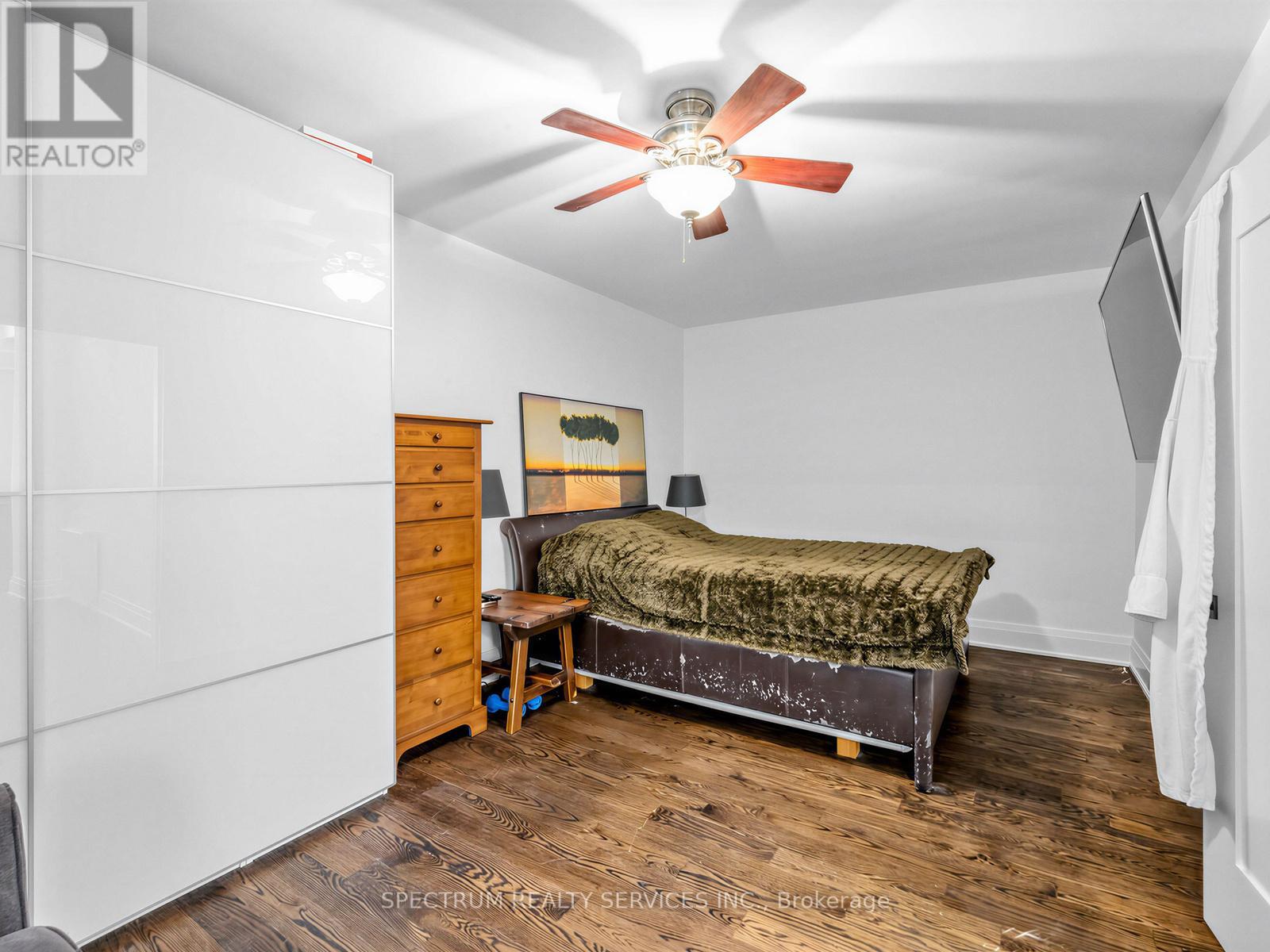 29 Raglan Avenue, Toronto, Ontario  M6C 2K7 - Photo 12 - C13489834