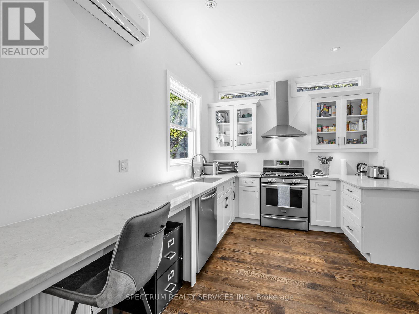 29 Raglan Avenue, Toronto, Ontario  M6C 2K7 - Photo 3 - C13489834