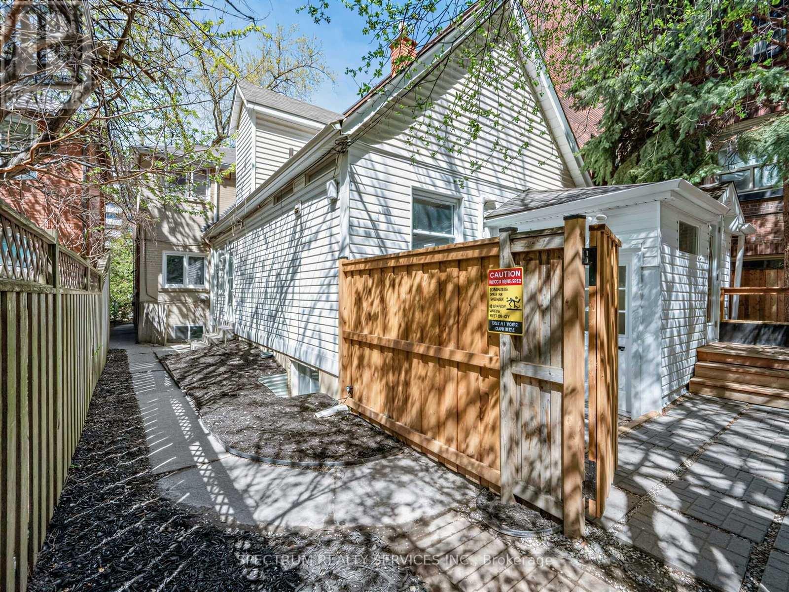 29 Raglan Avenue, Toronto, Ontario  M6C 2K7 - Photo 28 - C13489834