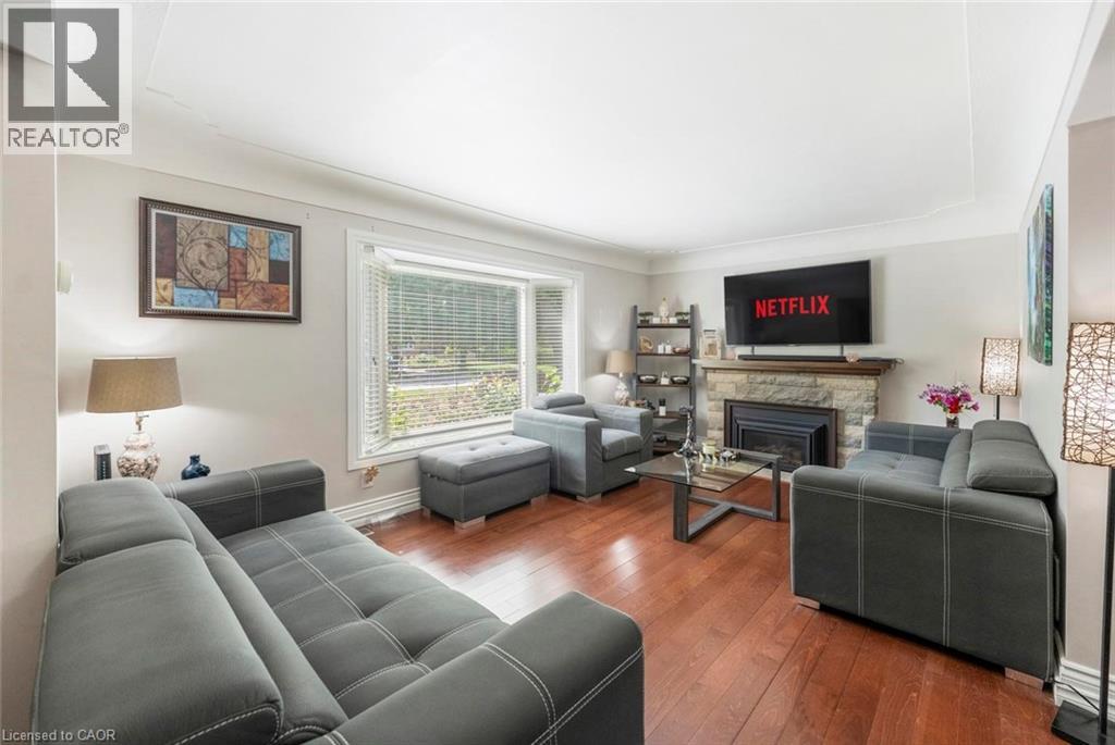 1063 Joan Drive, Burlington, Ontario  L7T 3H3 - Photo 4 - 40849767
