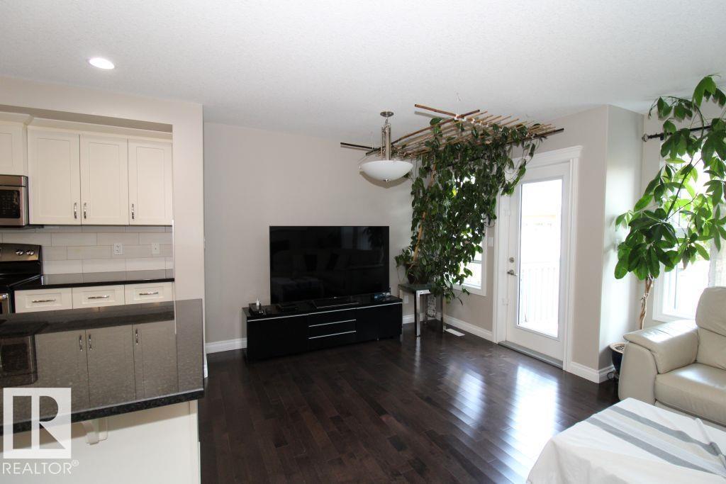 3048 Harvey Cr NW, Edmonton, Alberta  T6M 0N4 - Photo 8 - E4502029