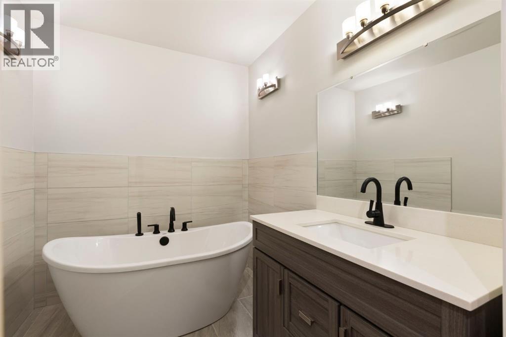 69 Winslow Crescent SW, Calgary, Alberta  T3C 2R3 - Photo 17 - A2326413