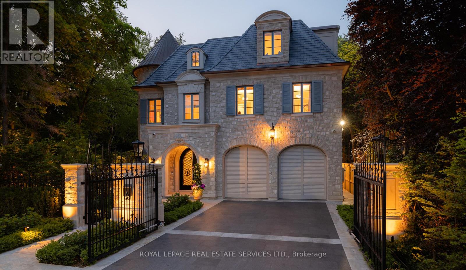 221 FOREST HILL ROAD, Toronto, Ontario