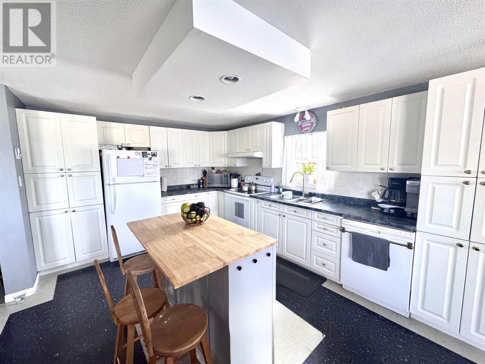 617 Des Noisettes Rue, Dubreuiville, Ontario  P0S 1B0 - Photo 10 - SM262044
