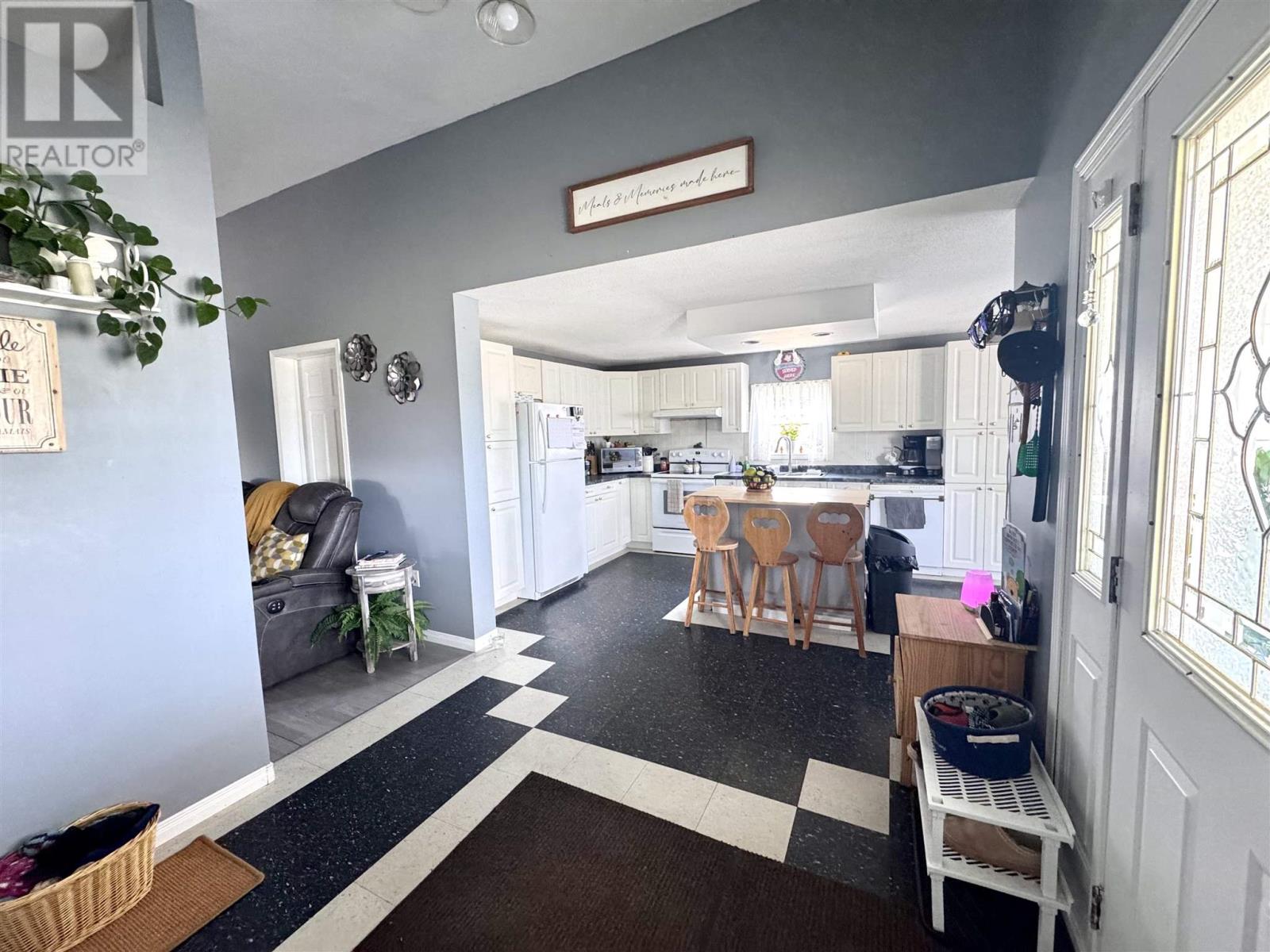 617 Des Noisettes Rue, Dubreuiville, Ontario  P0S 1B0 - Photo 4 - SM262044
