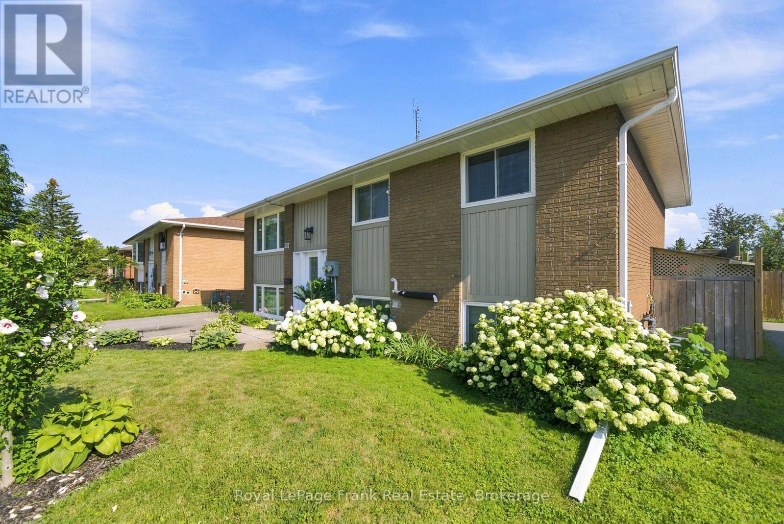 317 Dwight Avenue, Oshawa, Ontario L1J 1K8 - Photo 3 - E13636074