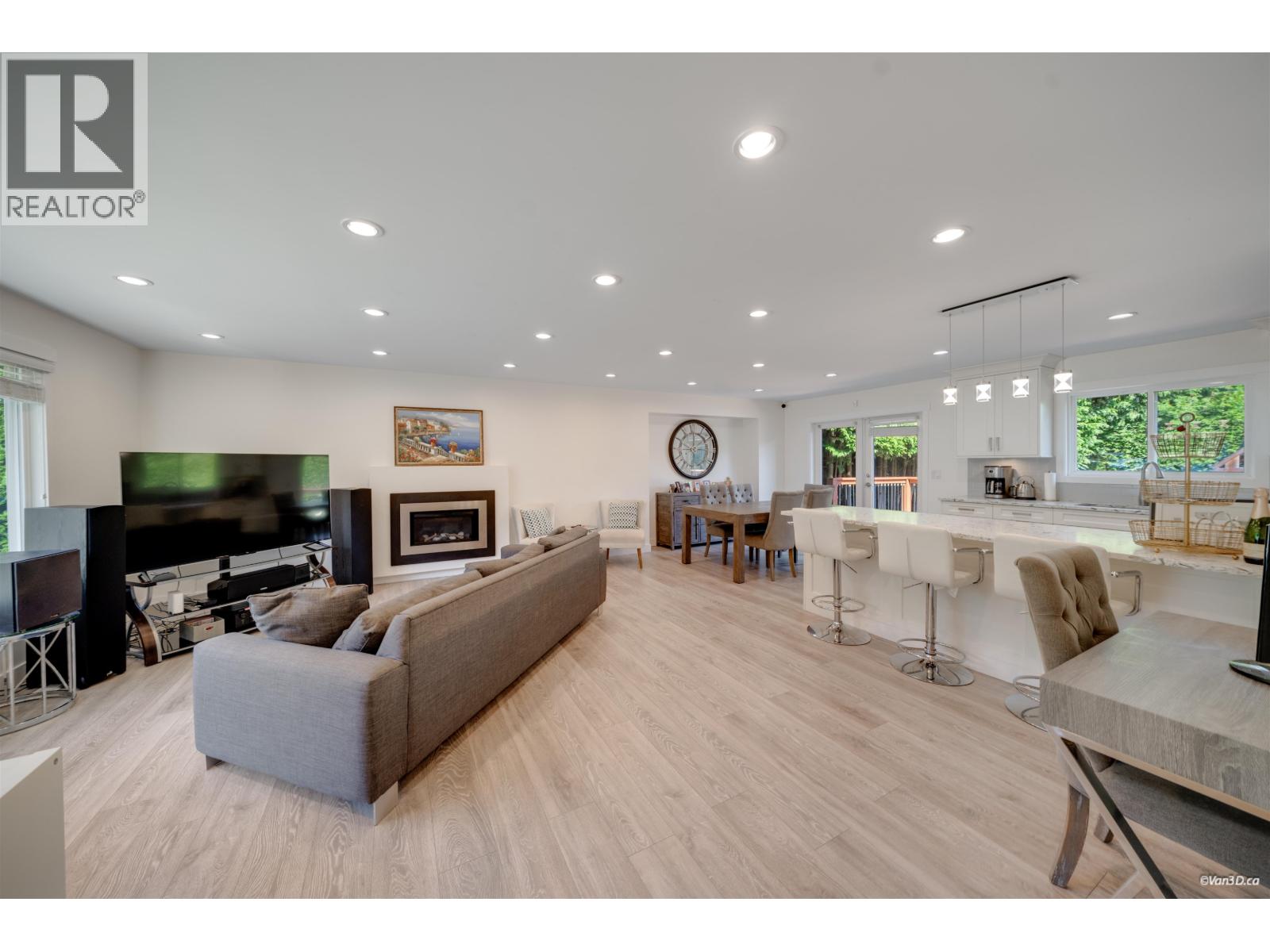 1047 Spar Drive, Coquitlam, British Columbia  V3H 3G9 - Photo 2 - R3151951