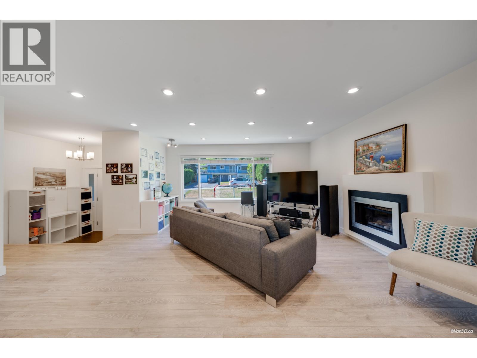 1047 Spar Drive, Coquitlam, British Columbia  V3H 3G9 - Photo 3 - R3151951