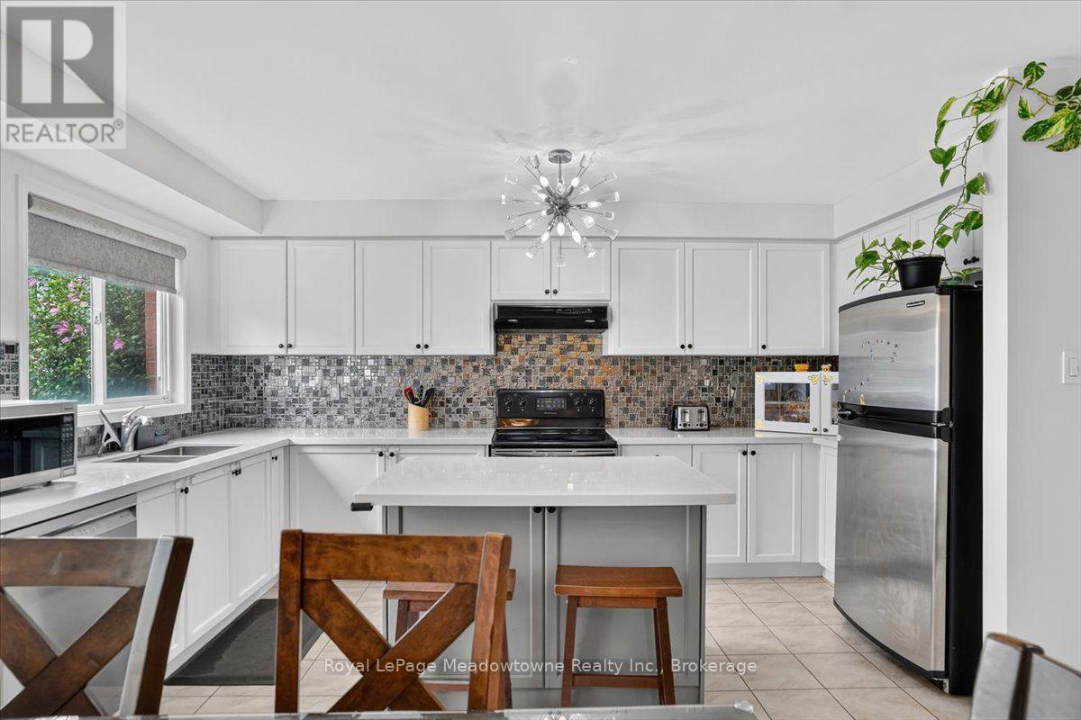 1138 Charlton Way, Milton (De Dempsey), Ontario  L9T 5Y8 - Photo 4 - W13635906