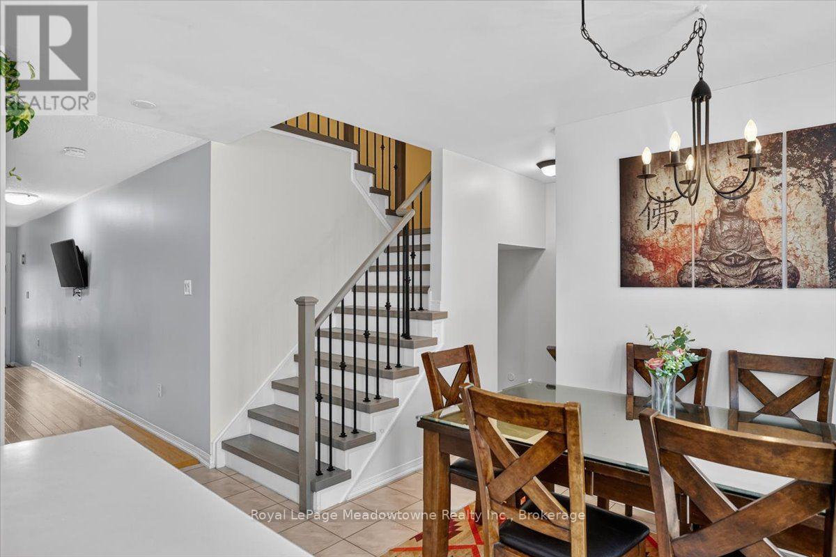 1138 Charlton Way, Milton (De Dempsey), Ontario  L9T 5Y8 - Photo 6 - W13635906