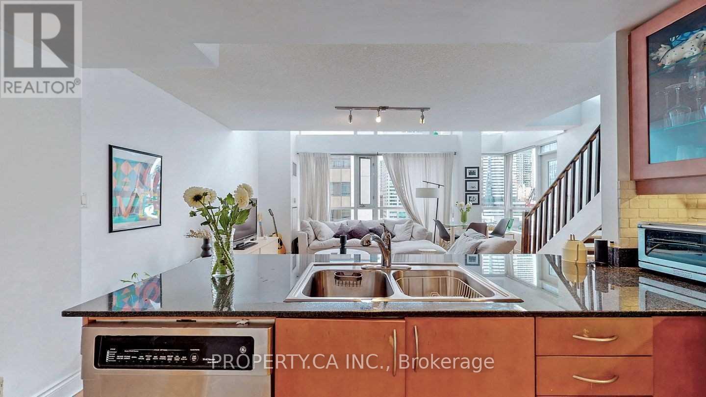 1110 - 80 Cumberland Street, Toronto (Annex), Ontario  M5R 3V1 - Photo 5 - C13635856