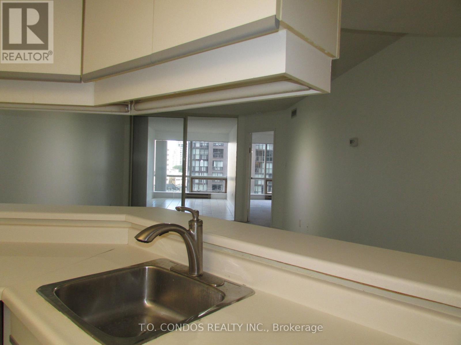 809 - 1001 BAY STREET