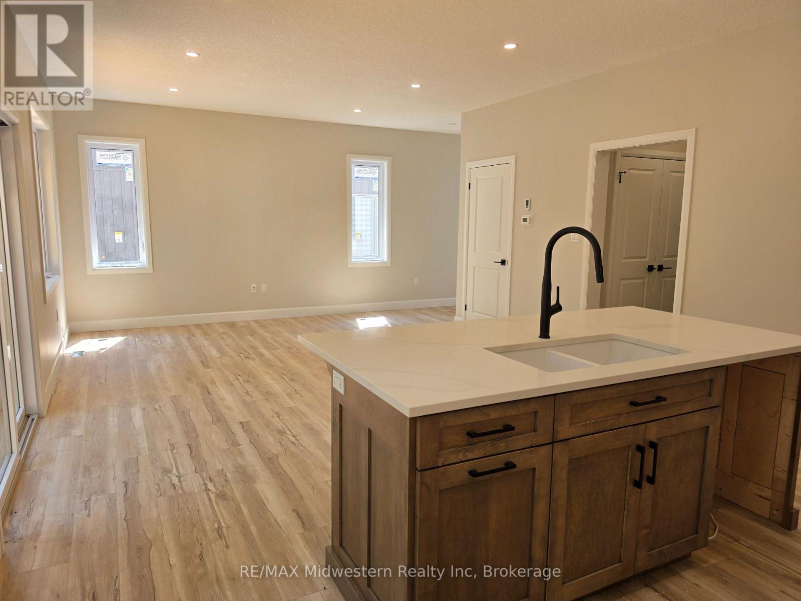 10 Roberts Street, Huron East, Ontario  N0K 1W0 - Photo 3 - X13635928