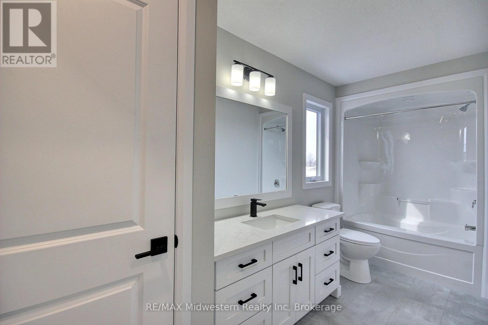10 Roberts Street, Huron East, Ontario  N0K 1W0 - Photo 5 - X13635928