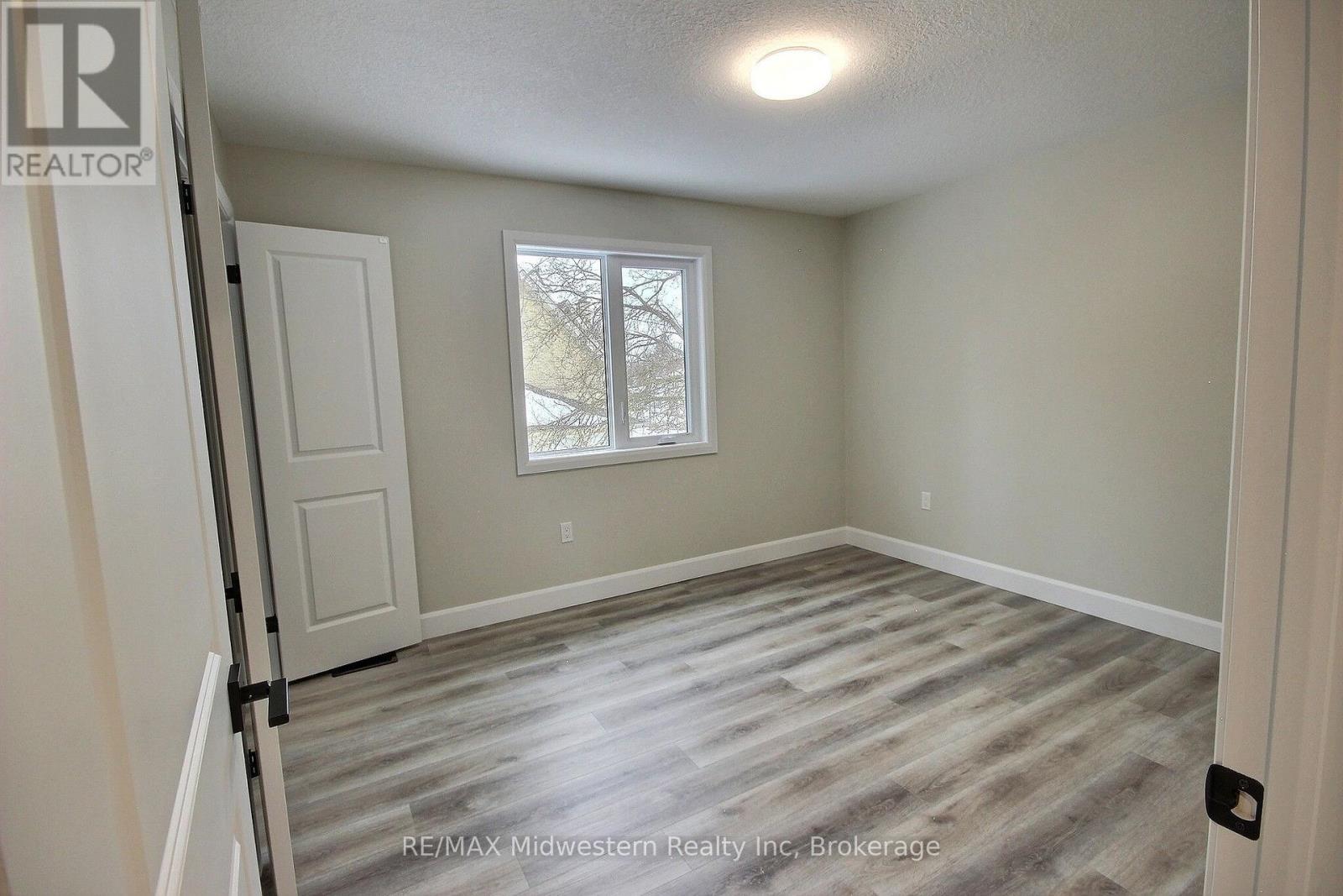 10 Roberts Street, Huron East, Ontario  N0K 1W0 - Photo 6 - X13635928