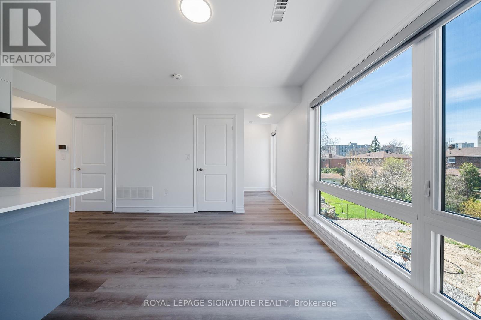 3 - 2052 Pharmacy Avenue, Toronto, Ontario  M1T 1H8 - Photo 2 - E13635846