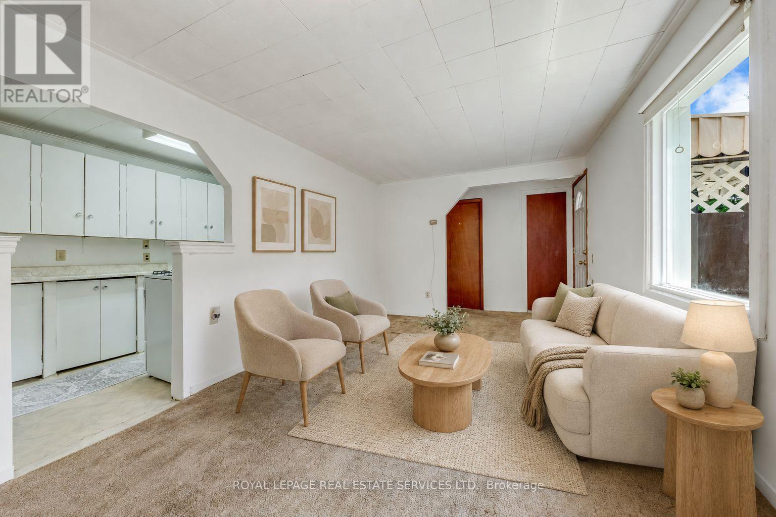 10 Thatcher Avenue, Toronto, Ontario  M1M 2M2 - Photo 2 - E13636132