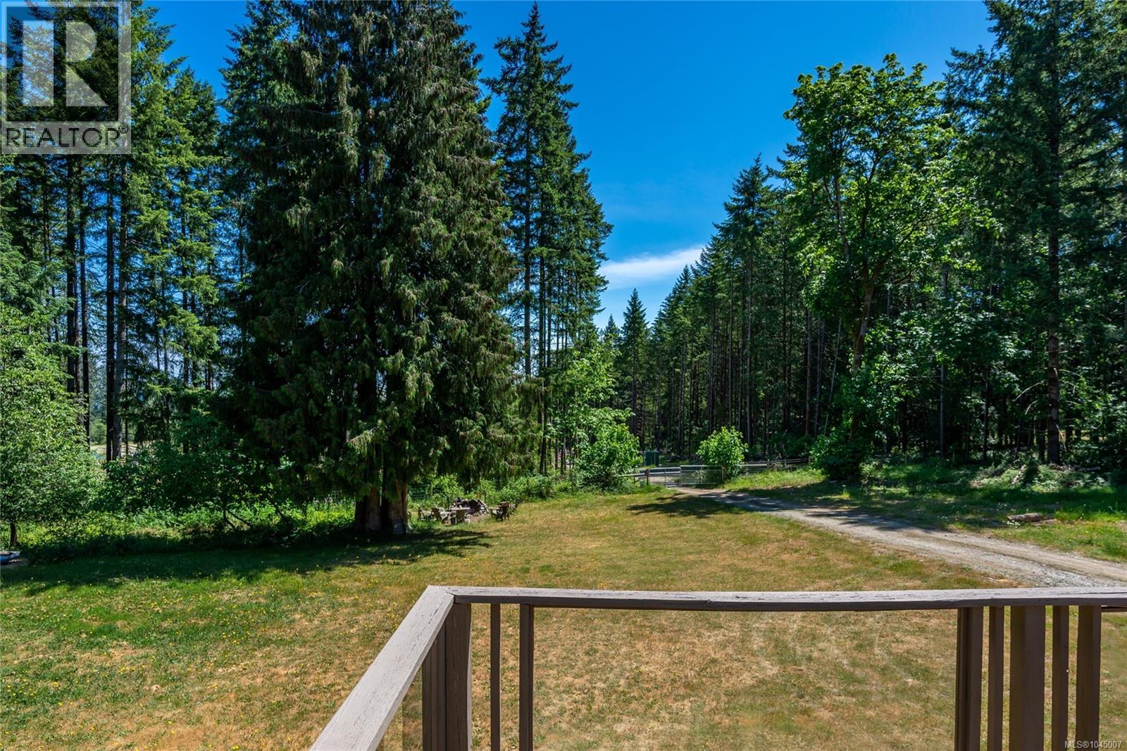 8598 Island Hwy N, Black Creek, British Columbia  V9N 1H3 - Photo 11 - 1045007