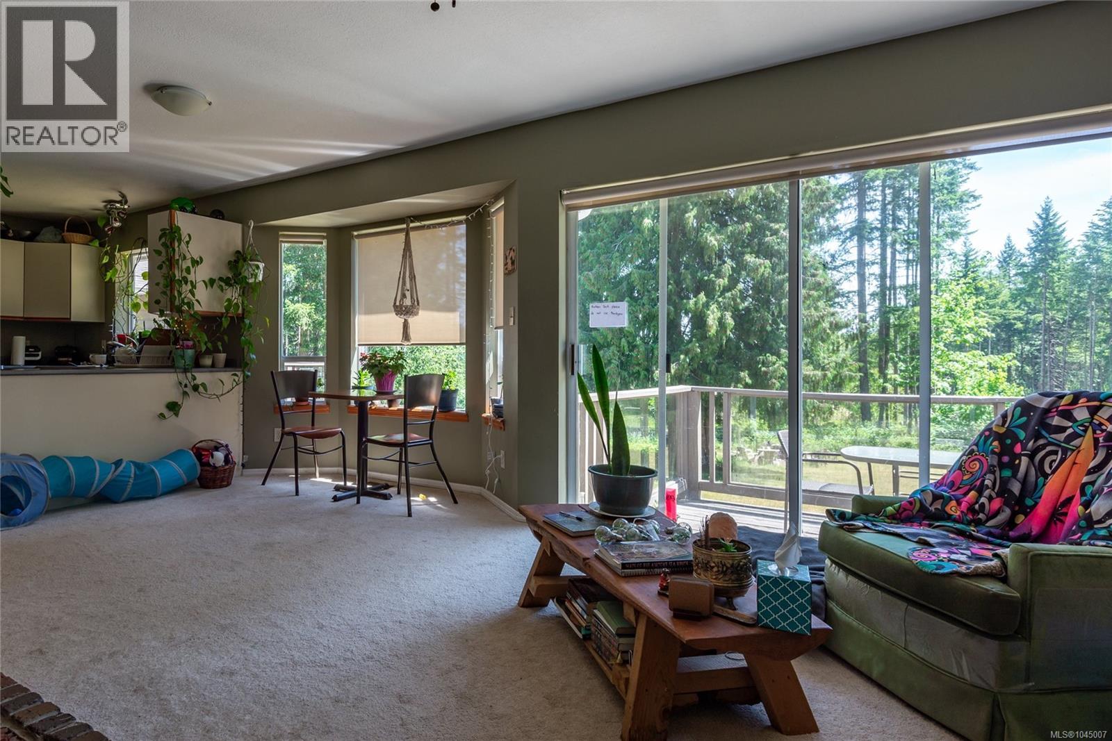 8598 Island Hwy N, Black Creek, British Columbia  V9N 1H3 - Photo 3 - 1045007