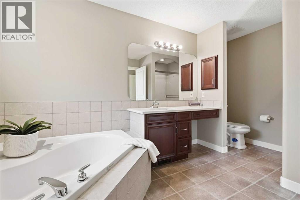 242 Tusslewood Grove NW, Calgary, Alberta  T3L 2Y4 - Photo 21 - A2333386