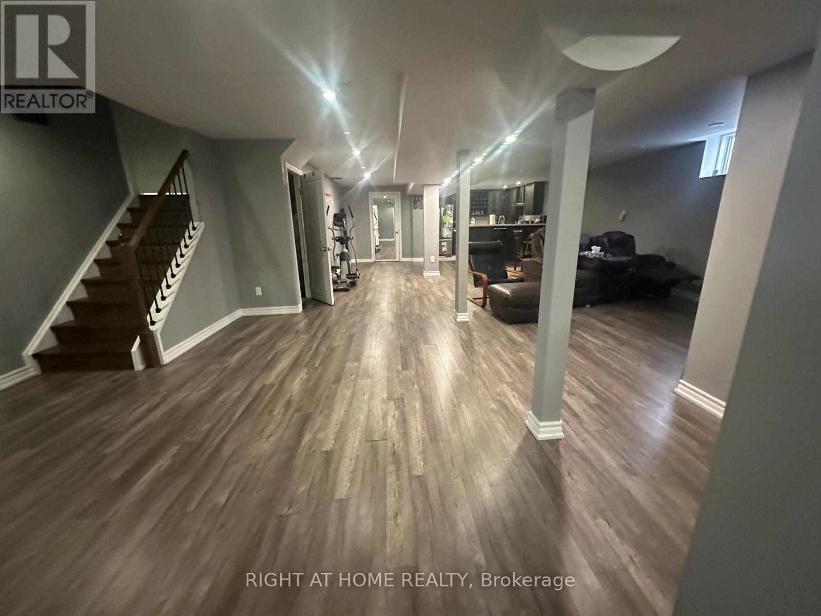 677 Mcgregor   Farm Trail, Newmarket, Ontario  L3X 0H3 - Photo 11 - N13635852