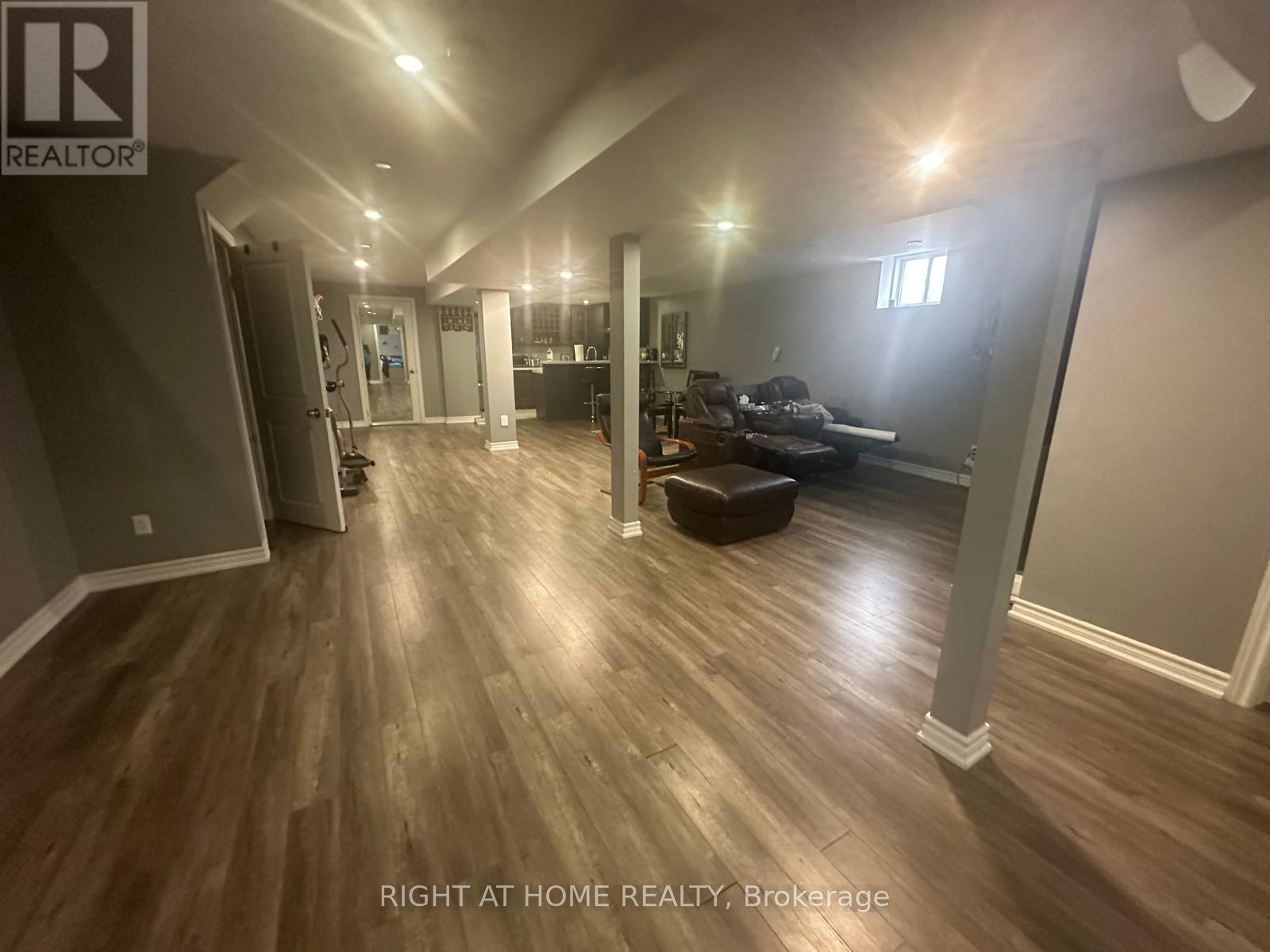 677 Mcgregor   Farm Trail, Newmarket, Ontario  L3X 0H3 - Photo 2 - N13635852