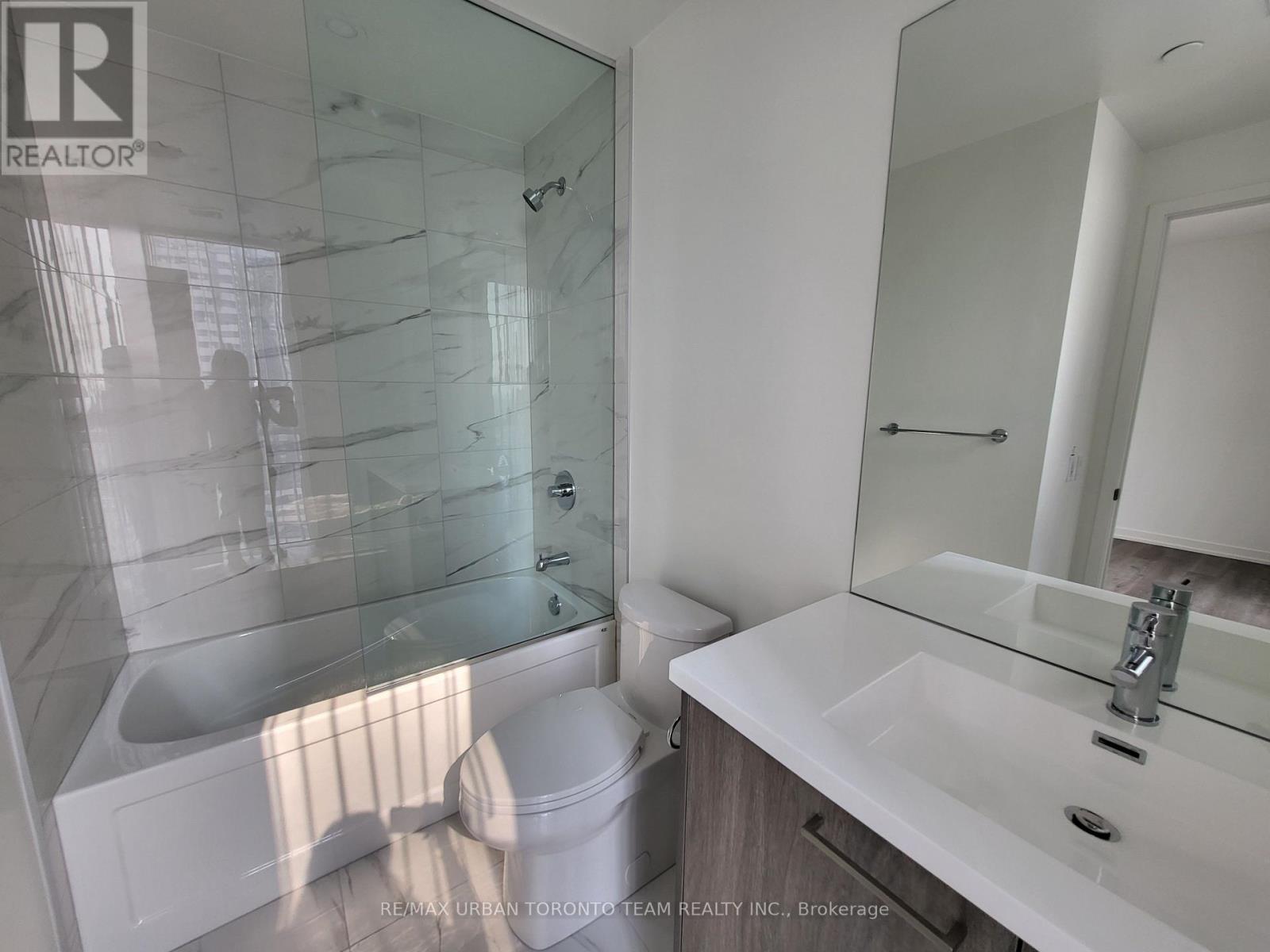 1612 - 28 Interchange Way, Vaughan, Ontario  L4K 0P8 - Photo 10 - N13636052