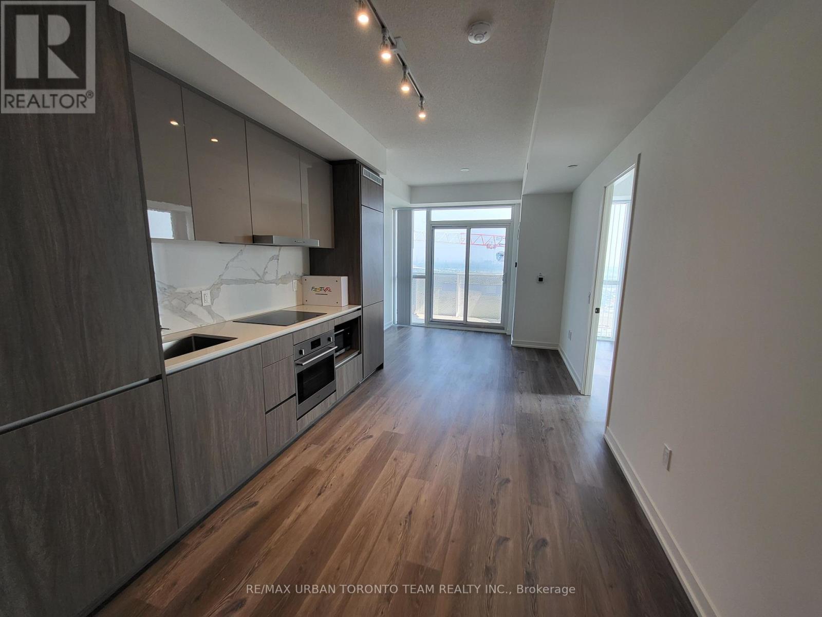 1612 - 28 Interchange Way, Vaughan, Ontario  L4K 0P8 - Photo 2 - N13636052